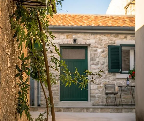 Small Stone House Luka