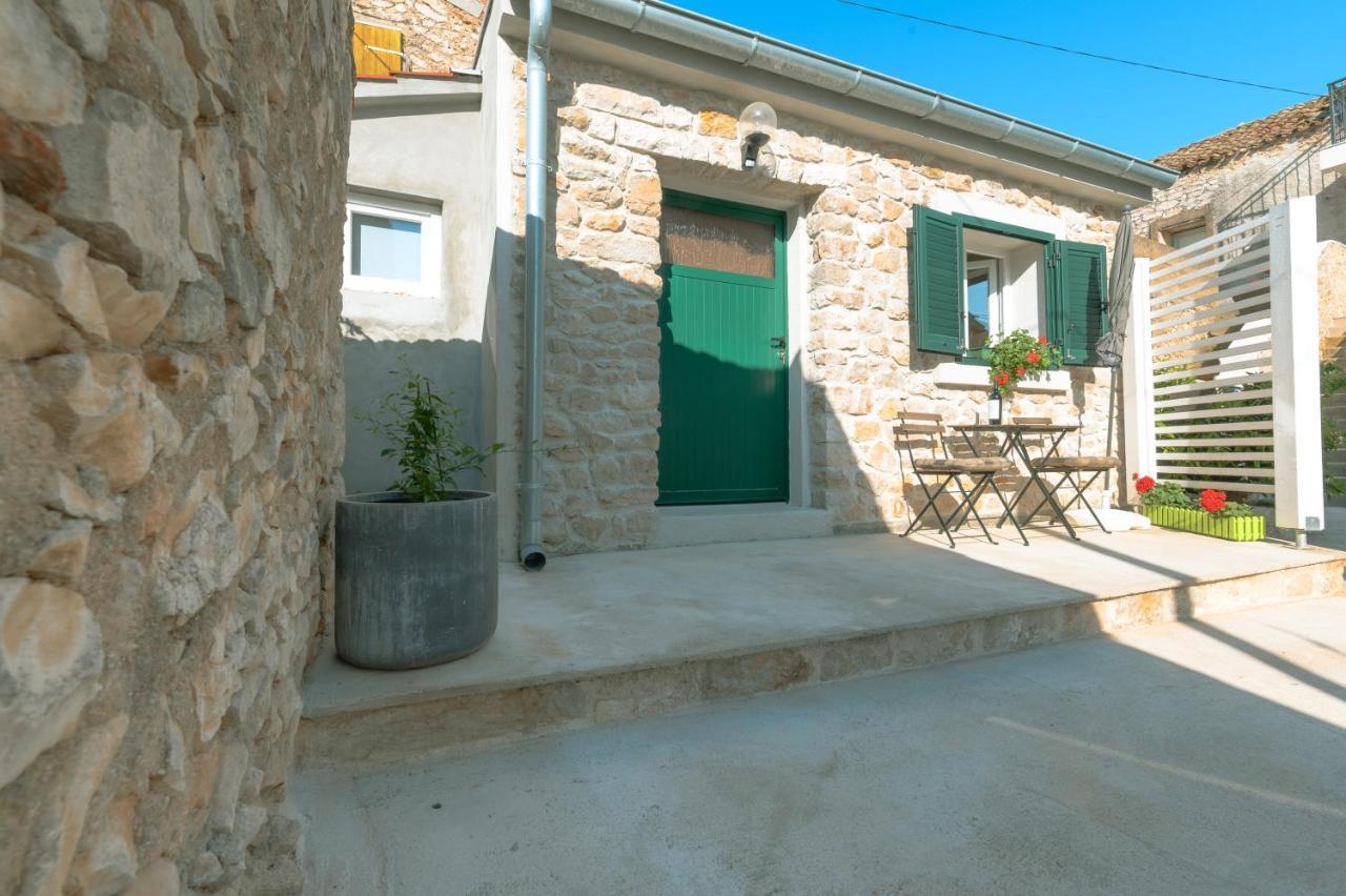 Small Stone House Luka Apartment