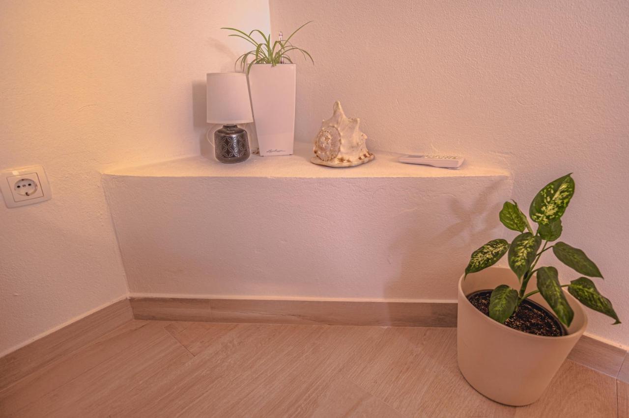 Apartment Small Stone House Luka